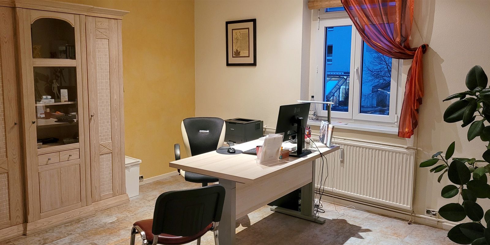 Sprechzimmer der Hausarztpraxis Sally Goldberg in Zwickau
